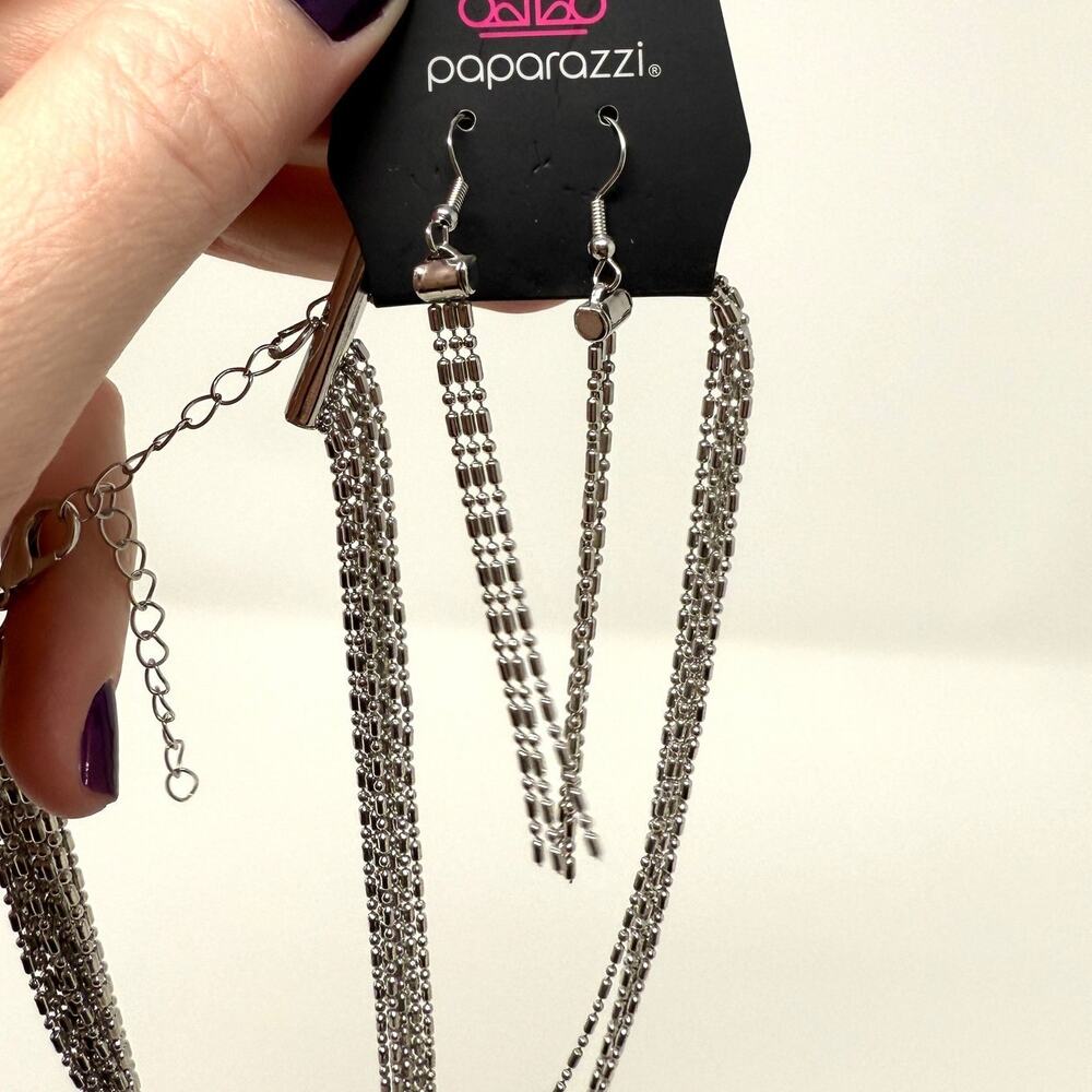 Paparazzi Dangle Earrings And Necklace Set In Silver New